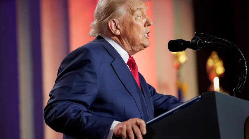 Presidente dos EUA, Donald Trump, durante discurso em evento sobre IA, em Washington (Foto: REUTERS/Kent Nishimura)