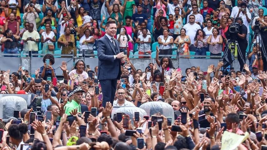 O bispo Bruno Leonardo é considerado um fenômeno de público tanto em eventos ao vivo quanto no YouTube, onde tem 59 milhões de inscritos (Foto: Reprodução/Redes Sociais)