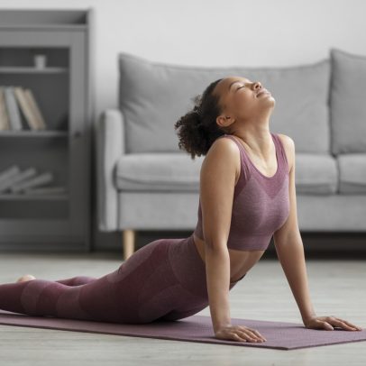 Yoga pode ajudar a tratar 5 doenças, revela especialista em saúde e bem-estar