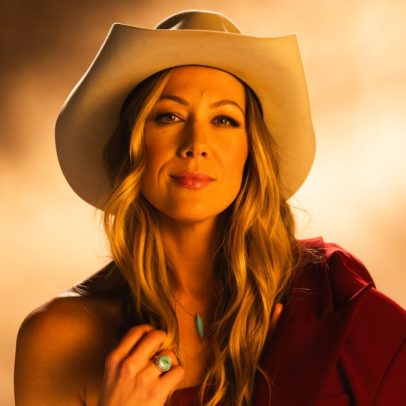 Colbie Caillat reinterpreta sucessos com Maren Morris e Walker Hayes em novos duetos