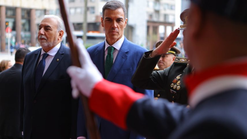 O presidente do Governo da Espanha, Pedro Sánchez, assiste ao Encontro Empresarial Uruguai-Espanha nesta terça-feira em Montevidéu. (Foto: Gaston Britos/EFE)