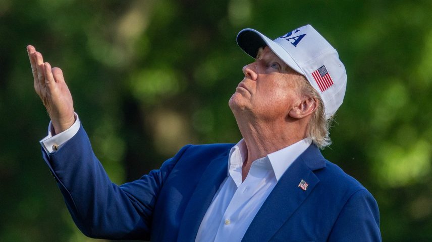 ELEVANDO A PRESSÃO Trump: países correm contra o tempo para evitar sobretaxas dos Estados Unidos (Foto: TASOS KATOPODIS / GETTY IMAGES NORTH AMERICA / Getty Images vi/AFP)