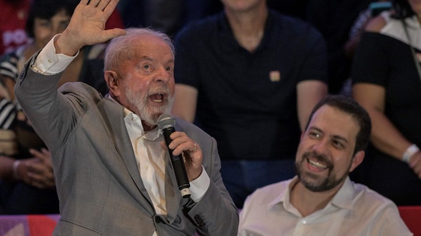 Lula e Guilherme Boulos: um no Planalto, o outro não (Foto: Nelson Almeida/AFP)