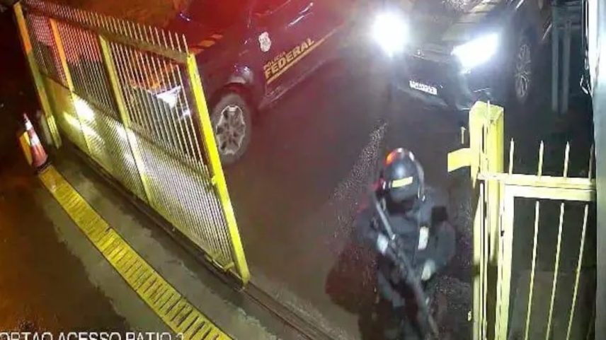 Assalto praticado em junho em Caxias do Sul: criminosos invadiram aeroporto usando falsos uniformes da Polícia Federal e veículos caracterizados. (Foto: Reprodução/Polícia Civil)
