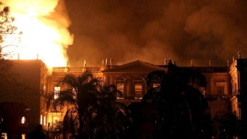 Incêndio no Museu Nacional, no Rio. (Foto: Marcos Arcoverde/Estadão)