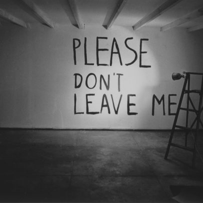 Retrospectiva revela verdades sobre a obra de Bas Jan Ader e desfaz mitos