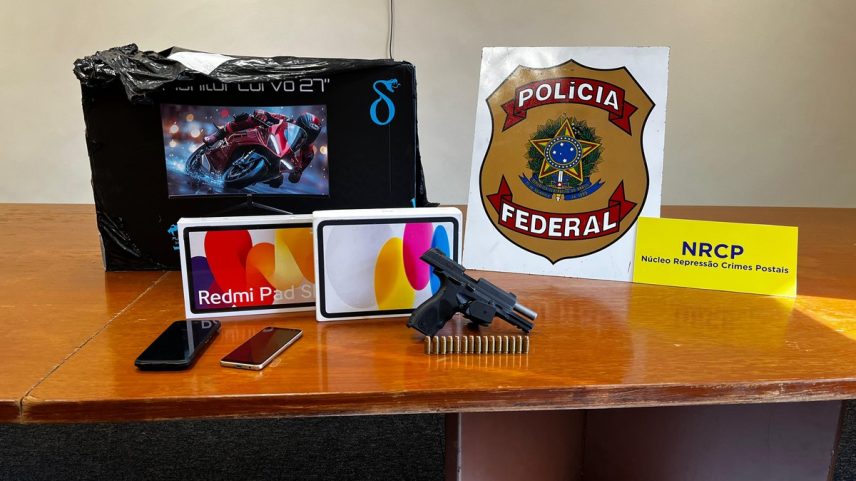 Itens apreendidos com vigilantes acusados de furtos em agência dos Correios (Foto: Divulgação/Polícia Federal)