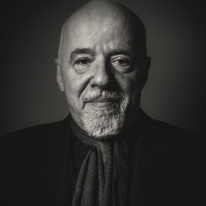 Paulo Coelho discute dinheiro, política e suas relações com críticos e desafetos