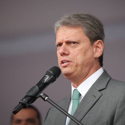 Tarcísio é anunciado como presidente em evento com clima de campanha eleitoral