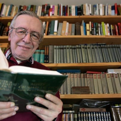 Herdeiros de Olavo de Carvalho exigem transparência sobre patrimônio oculto