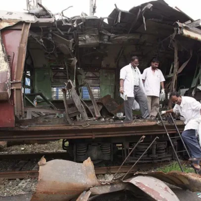 Justiça indiana absolve 12 homens envolvidos em atentados a trem em Mumbai