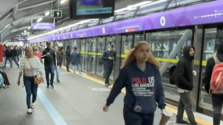 Passageiros na estação Santo Amaro da linha 5-lilás (Foto: Reprodução TV Globo)