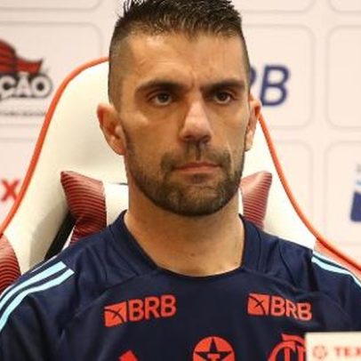 Flamengo confirma saída de Carlos Noval da diretoria das categorias de base