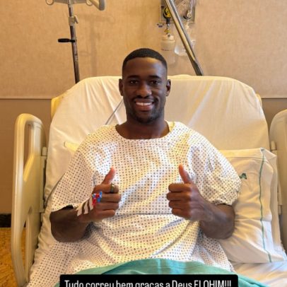 Bastos, do Botafogo, realiza cirurgia no joelho esquerdo e celebra sucesso do procedimento