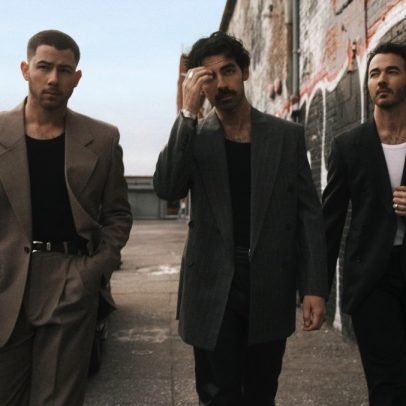 Jonas Brothers se apresentam de forma inspiradora em novo clipe de 'I Can’t Lose'