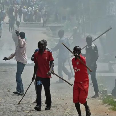 Seis acusados de bruxaria são linchados por milícia em Burundi, com duas vítimas queimadas