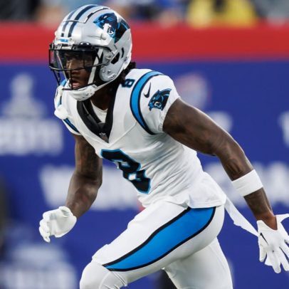 Panthers buscam melhorar defesa em 2025 após desempenho fraco em 2024