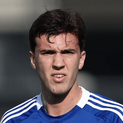 Maximo Perrone é transferido do Manchester City para o Como em negociação permanente
