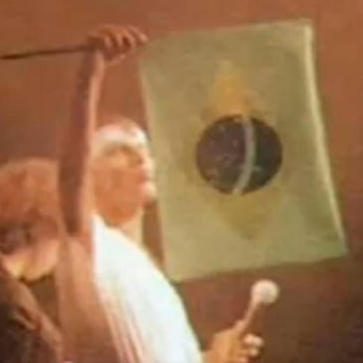 Cazuza revela motivos para cuspir na bandeira do Brasil durante show