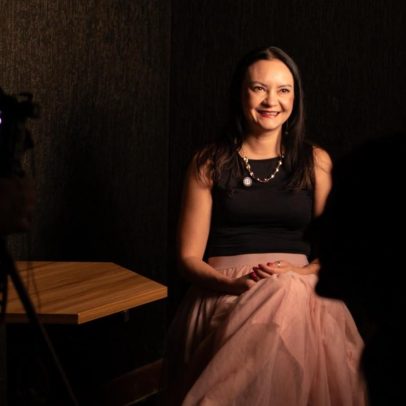 Ana Suy alcança 500 mil livros vendidos e terá obra adaptada para o teatro