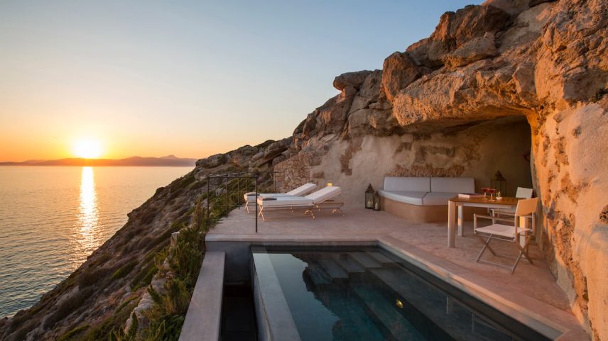 Uma das habitaciones Centinela, excavada en la roca en un antiguo punto de defensa, del hotel Cap Rocat en Mallorca. (Foto: Stuart Pearce)