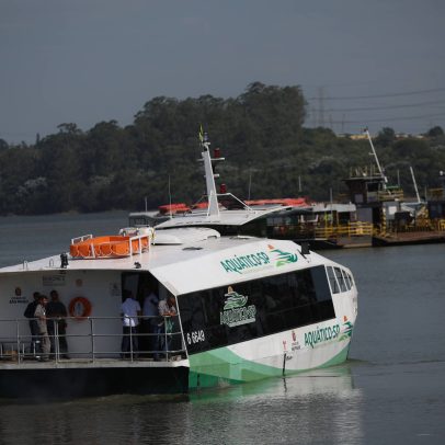 Barco da prefeitura resgata casal à deriva na represa Billings, em SP
