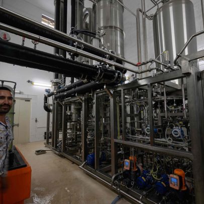 Laboratório francês transforma vinho em versão sem álcool para atender demanda do mercado