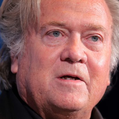 Steve Bannon defende tarifas dos EUA que impactam comércio com o Brasil