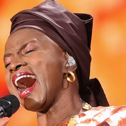 Angélique Kidjo recebe estrela na Calçada da Fama de Hollywood como pioneira