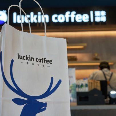 Maior rede de café da China desafia Starbucks com chegada nos EUA
