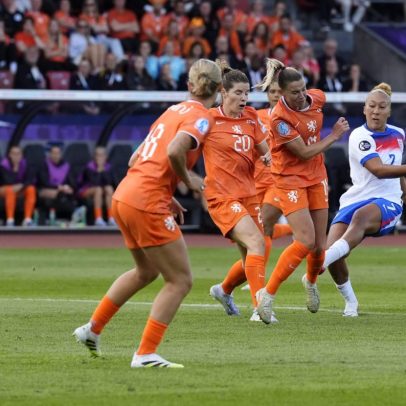 Lauren James se destaca por chutar a bola como nenhuma outra no futebol feminino