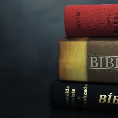 Teologia cristã é analisada em dissertação crítica sobre suas limitações