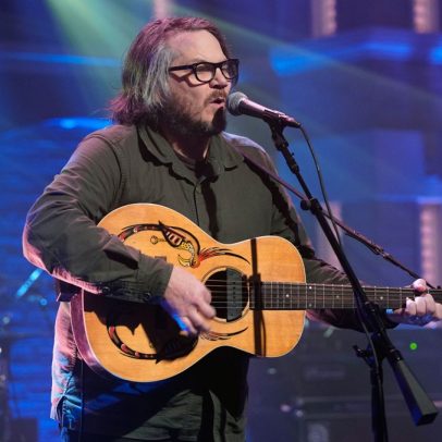 Jeff Tweedy, do Wilco, lança novo álbum triplo intitulado 'Twilight Override'