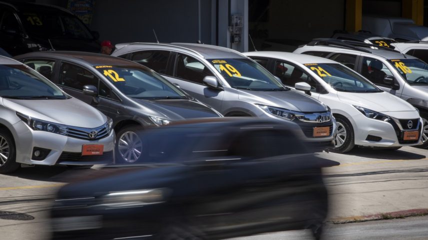 Carros (Foto: Guito Moreto - Agência O Globo)