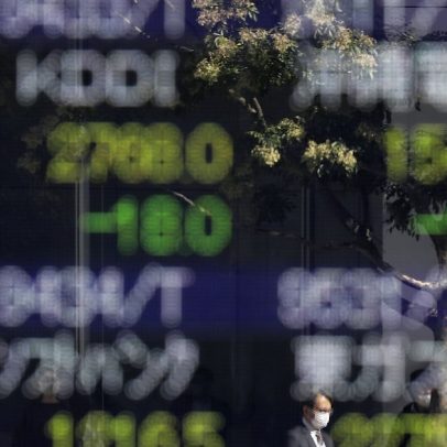 Mercados asiáticos operam cautelosos com acordos tarifários e queda do petróleo