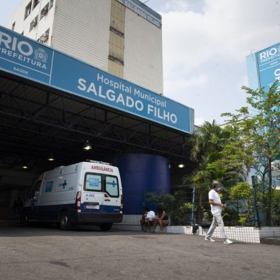 Mulher em estado grave após ser baleada na cabeça durante assalto em restaurante