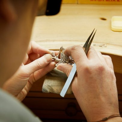 Natureza ganha vida no ateliê da Van Cleef & Arpels com arte e beleza