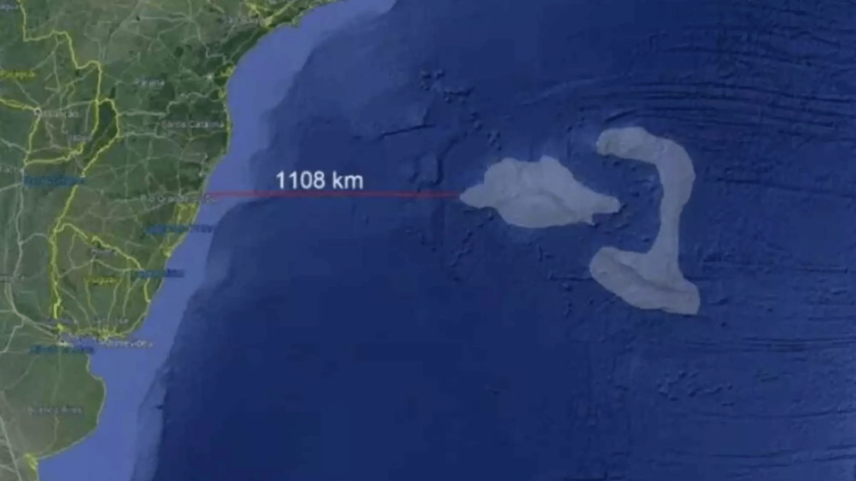 Pesquisadores revelam descoberta de ilha submersa no Oceano Atlântico (Foto: Reprodução / Google / POA 24h)