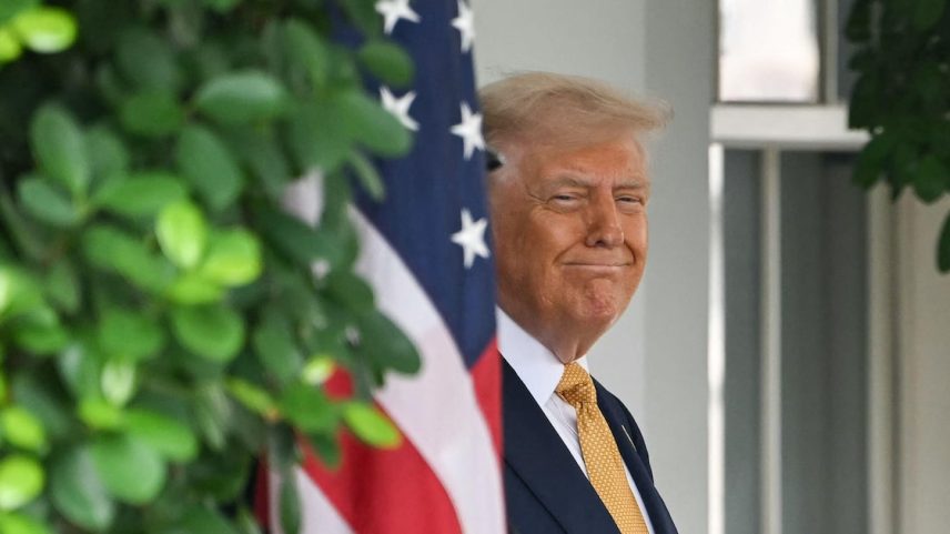 Trump afirmou gostar de um 'dólar forte', mas as tarifas valem mais com o 'dólar mais fraco' (Foto: Andrew Caballero-reynolds/AFP)