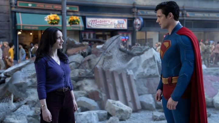 Rachel Brosnahan e David Corenswet estrelam como Lois Lane e Superman no filme "Superman" da Warner Bros. (Foto: Warner Bros. Discovery)