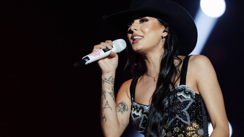 Ana Castela em apresentação no festival Rock in Rio em 2024 (Foto: Claudia Martini/Xinhua)