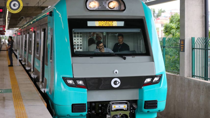 Trem da ViaMobilidade; passageiro perde equilíbrio na estação Engenheiro Cardoso, em Itapevi (SP) e é atropelado (Foto: Marcelo Aparecido Silva Camargo- 27.jan.25/Governo de SP)