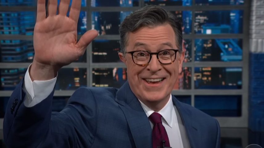 Stephen Colbert em seu programa 'The Late Show with Stephen Colbert', da CBS (Foto: CBS/Reprodução)