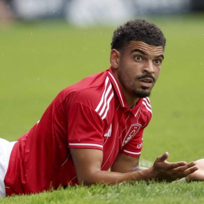 Morgan Gibbs-White retorna ao Nottingham Forest, mas futuro ainda é incerto