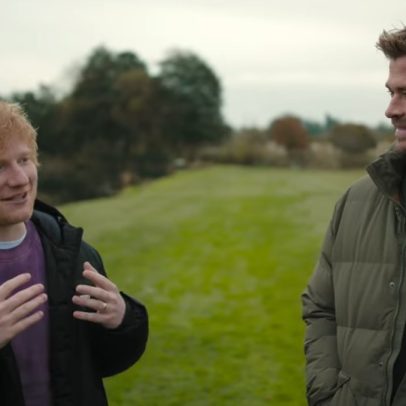 Ed Sheeran desafia Chris Hemsworth a tocar bateria para 70 mil pessoas no trailer de 'Limitless'