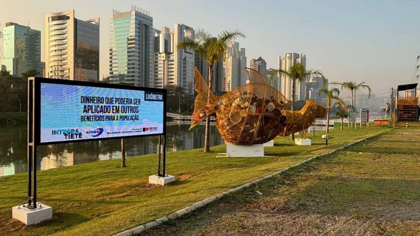 Em 2024, a secretaria instalou um "lixômetro" às margens do rio Pinheiros (Foto: Divulgação)