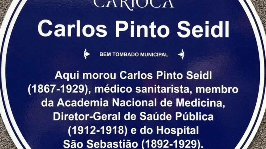 Placa em homenagem ao médico sanitarista Carlos Seidl, na Tijuca (Foto: Divulgação)