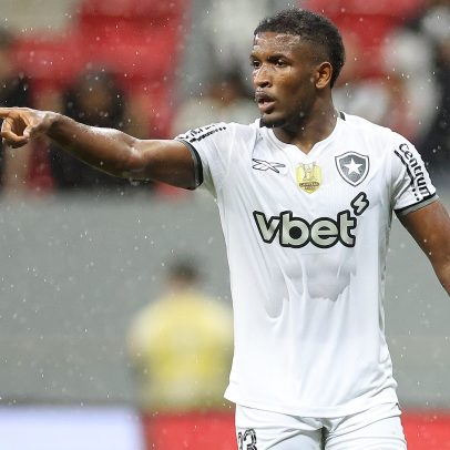 Bota negocia empréstimo de atacante com clube português
