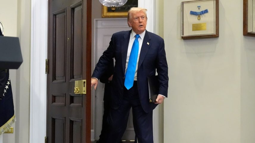 Presidente dos Estados Unidos assinou nesta quarta-feira a medida que determina uma tarifa de 50% aos produtos brasileiros (Foto: Mark Schiefelbein/AP Photo)
