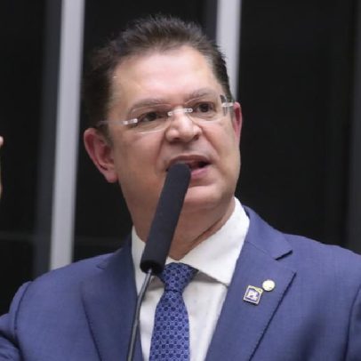 Bolsonaro enfrenta restrições e tarifaço é debatido no programa de VEJA desta sexta-feira